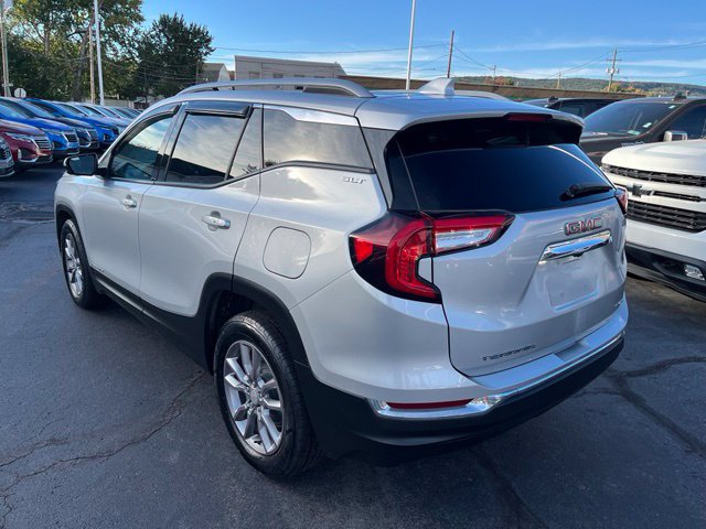 Used 2022 GMC Terrain SLT w/ Infotainment Package II AWD/4WD image 5