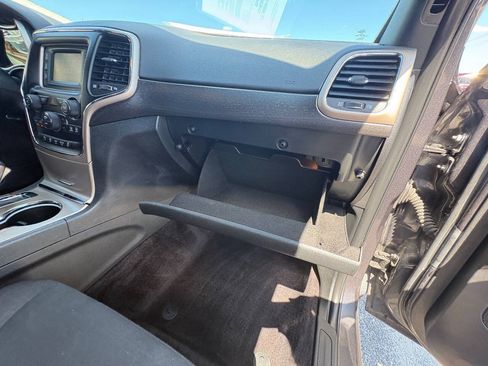 Used 2017 Jeep Grand Cherokee Laredo w/ Quick Order Package 23E AWD/4WD image 37