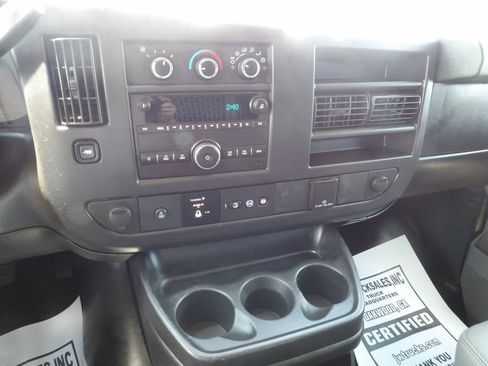 Used 2018 Chevrolet Express 2500 Extended RWD image 22