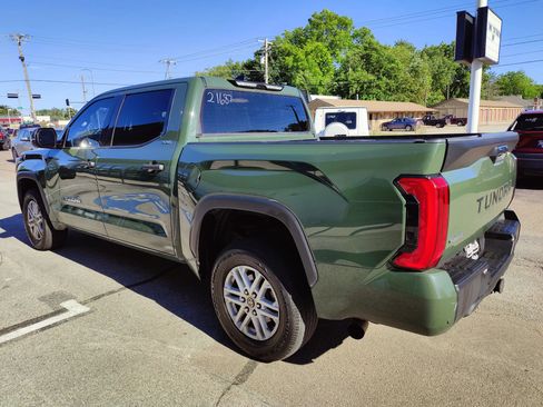 Used 2022 Toyota Tundra SR5 w/ SR5 Convenience Package AWD/4WD image 5