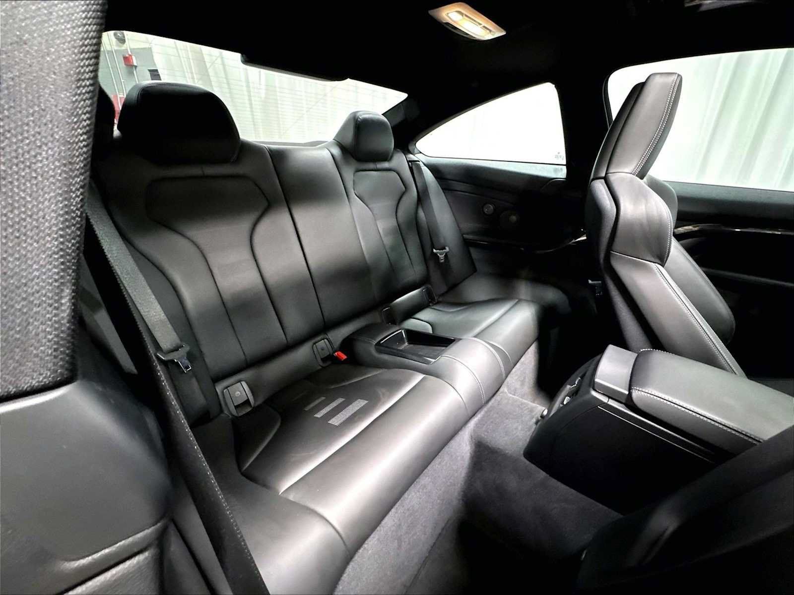 Used 2019 BMW M4 Coupe w/ Executive Package RWD image 31