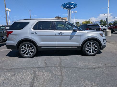 Used 2017 Ford Explorer Platinum AWD/4WD image 2