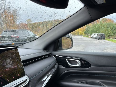 New 2026 Jeep Compass Limited image 18