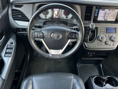 Used 2017 Toyota Sienna SE image 14