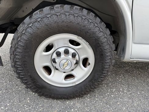 Used 2020 Chevrolet Express 2500 LS w/ Driver Convenience Package image 10