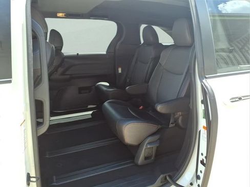 Used 2023 Toyota Sienna XSE FWD image 22