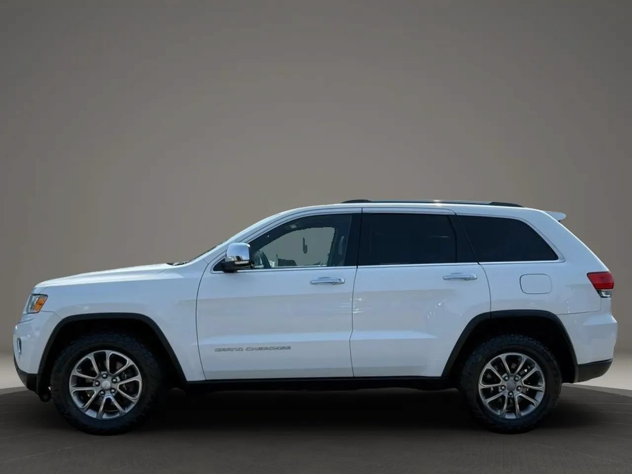 Used 2014 Jeep Grand Cherokee Limited AWD/4WD image 3