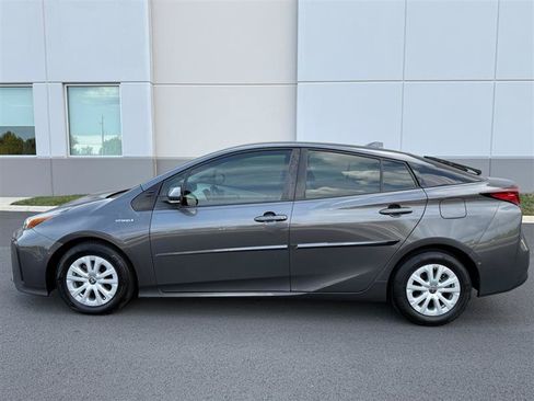 Used 2021 Toyota Prius FWD image 5