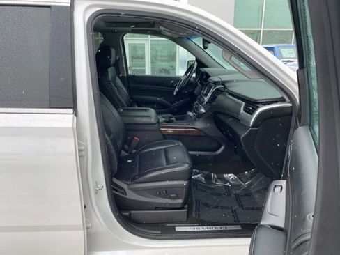 Used 2017 Chevrolet Suburban LT image 35