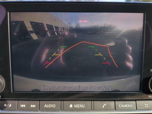 Used 2023 Nissan Rogue S image 14