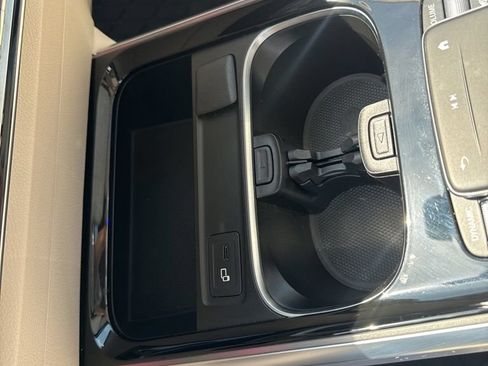 Used 2022 Mercedes-Benz GLB 250 4MATIC w/ Premium Package Lite image 27