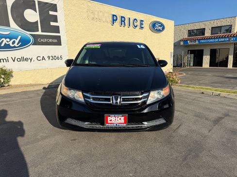 Used 2016 Honda Odyssey SE image 2