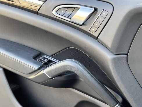 Used 2016 Porsche Cayenne image 34