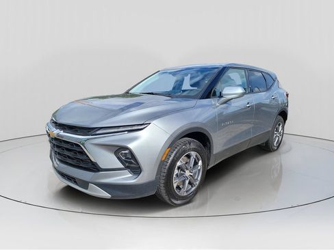 Used 2025 Chevrolet Blazer LT FWD image 3