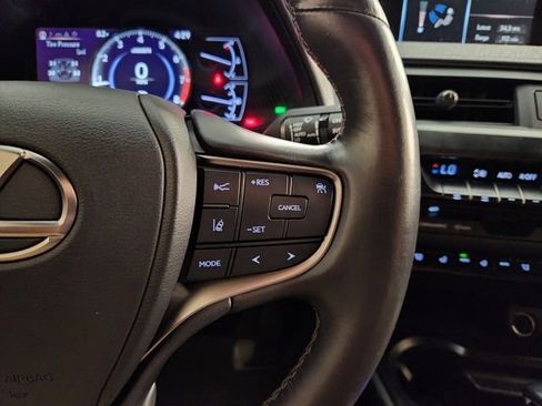 Used 2019 Lexus UX 200 FWD image 29
