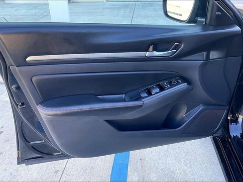 Used 2025 Nissan Altima 2.5 SR image 21