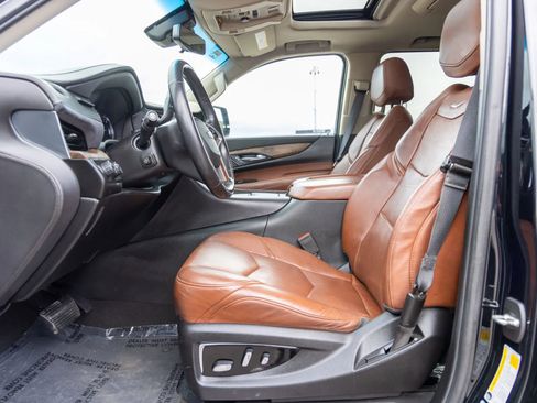 Used 2019 Cadillac Escalade Premium Luxury image 12