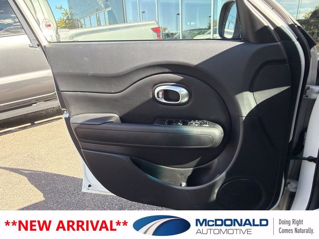 Used 2014 Kia Soul FWD image 6
