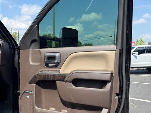 Used 2016 GMC Sierra 2500 Denali w/ Duramax Plus Package AWD/4WD image 27