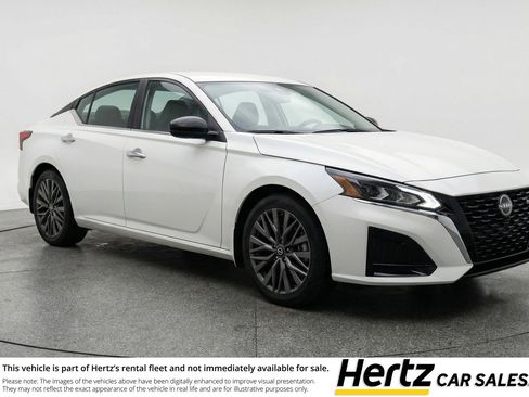 Used 2025 Nissan Altima 2.5 SV FWD image 1