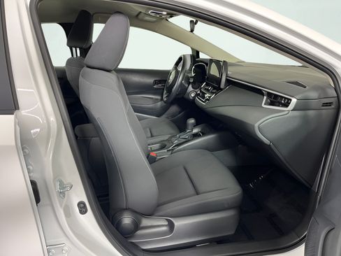 Used 2025 Toyota Corolla LE FWD image 16