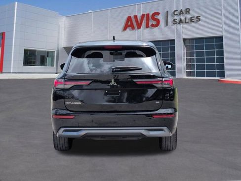 Used 2025 Mitsubishi Outlander SE FWD image 7