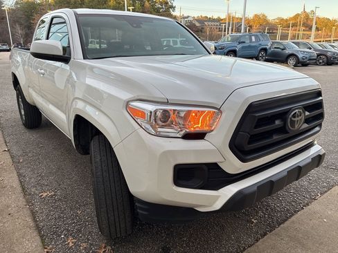 Used 2022 Toyota Tacoma SR image 4