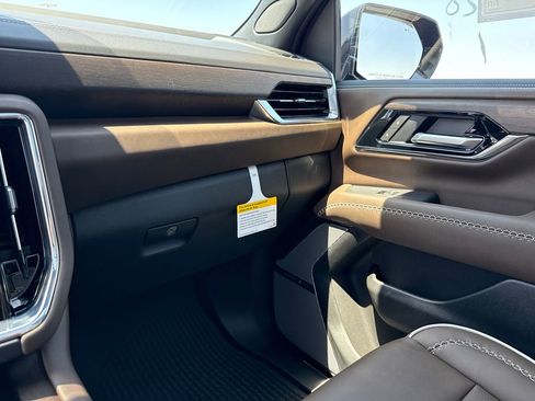 New 2026 GMC Yukon Denali Ultimate AWD/4WD image 27