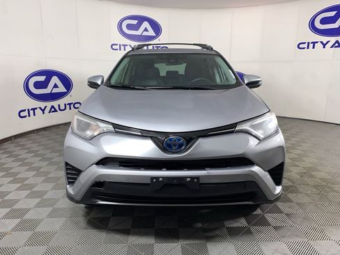 Used 2018 Toyota RAV4 LE image 8