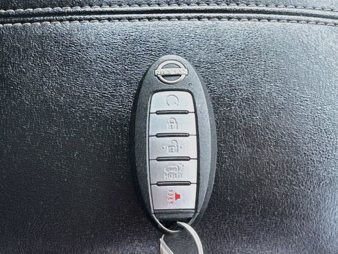 Used 2022 Nissan Pathfinder SL AWD/4WD image 32