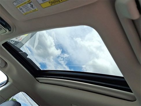 Used 2023 Subaru Outback Limited image 15