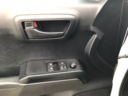Used 2020 Toyota Tacoma SR w/ SX Package AWD/4WD image 12