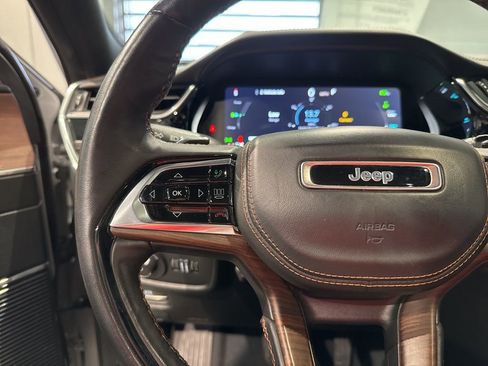 Used 2022 Jeep Grand Cherokee Summit w/ Luxury Tech Group V image 33