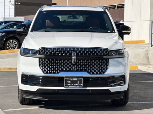 New 2025 Lincoln Navigator Reserve image 8