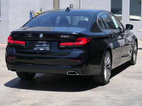 Used 2023 BMW 530i w/ Convenience Package RWD image 3
