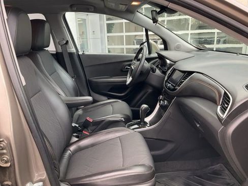 Used 2020 Chevrolet Trax LT w/ Driver Confidence Package image 18