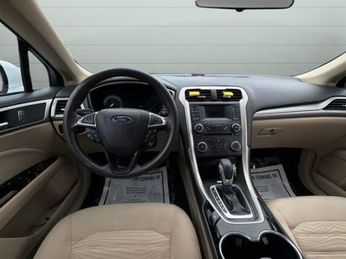 Used 2016 Ford Fusion SE image 10