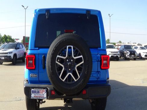 Certified 2021 Jeep Wrangler Unlimited Sahara AWD/4WD image 7