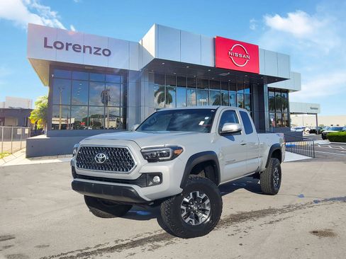 Used 2018 Toyota Tacoma TRD Off-Road image 1