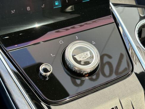 Certified 2025 Cadillac Escalade IQ Luxury 2 w/ LPO, Premium Carpet Package AWD/4WD image 26