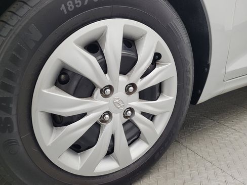 Used 2021 Hyundai Accent SE image 31