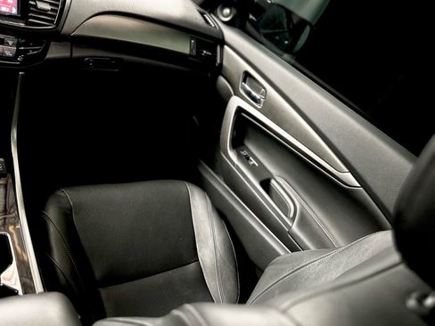 Used 2017 Honda Accord EX-L image 19