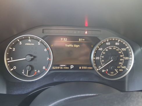 Used 2025 Mitsubishi Outlander AWD image 2