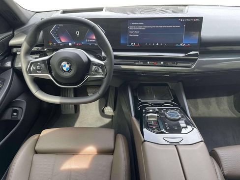 Used 2025 BMW 530i xDrive w/ Premium Package AWD/4WD image 15