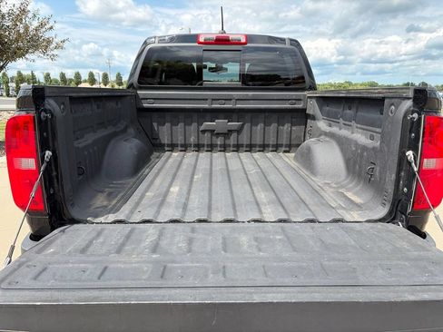 Used 2017 Chevrolet Colorado LT w/ Midnight Edition AWD/4WD image 36