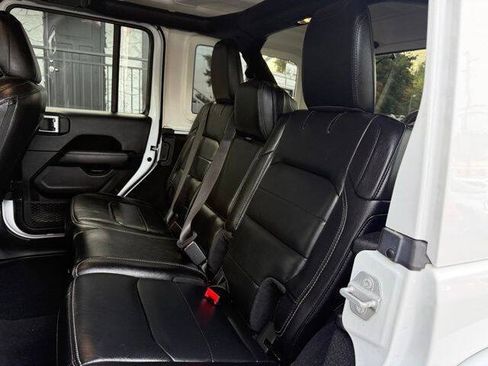 Used 2019 Jeep Wrangler Unlimited Sahara w/ Uconnect 4C Nav & Sound Group AWD/4WD image 20