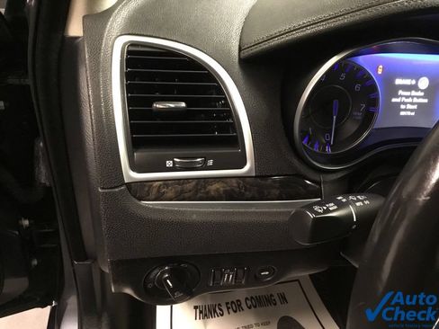 Used 2017 Chrysler 300 C AWD/4WD image 22