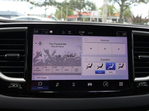 Used 2023 Chrysler Pacifica Touring-L FWD image 41