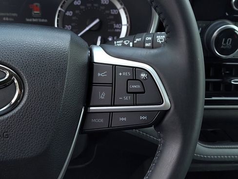 Used 2022 Toyota Highlander XLE image 24