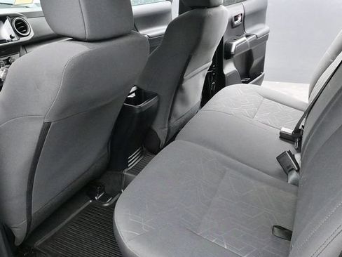 Used 2019 Toyota Tacoma TRD Sport AWD/4WD image 10
